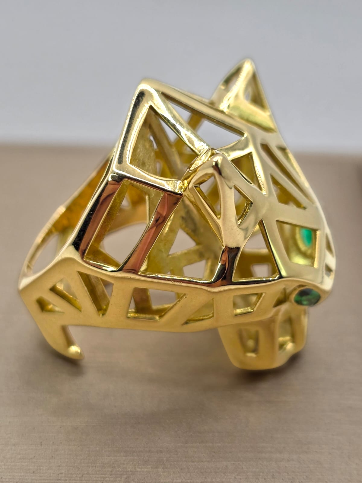 Anillo pantera esmeraldas y onix 28 grs Oro 18k 4