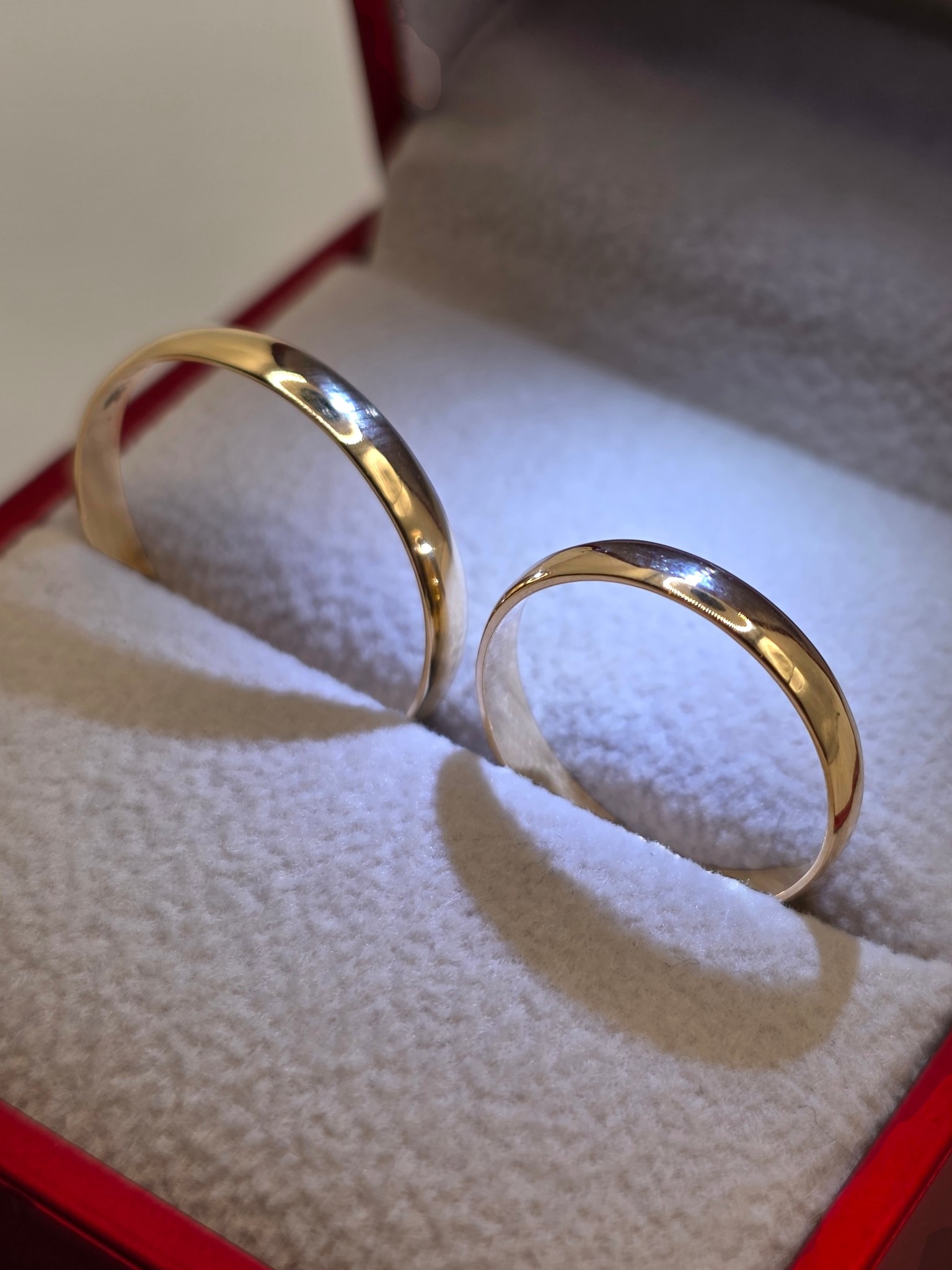 Argollas media caña 3 mm 3.5 grs oro 18k 2