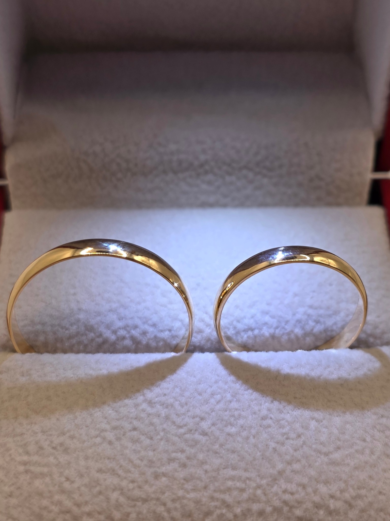 Argollas media caña 3 mm 3.5 grs oro 18k 3