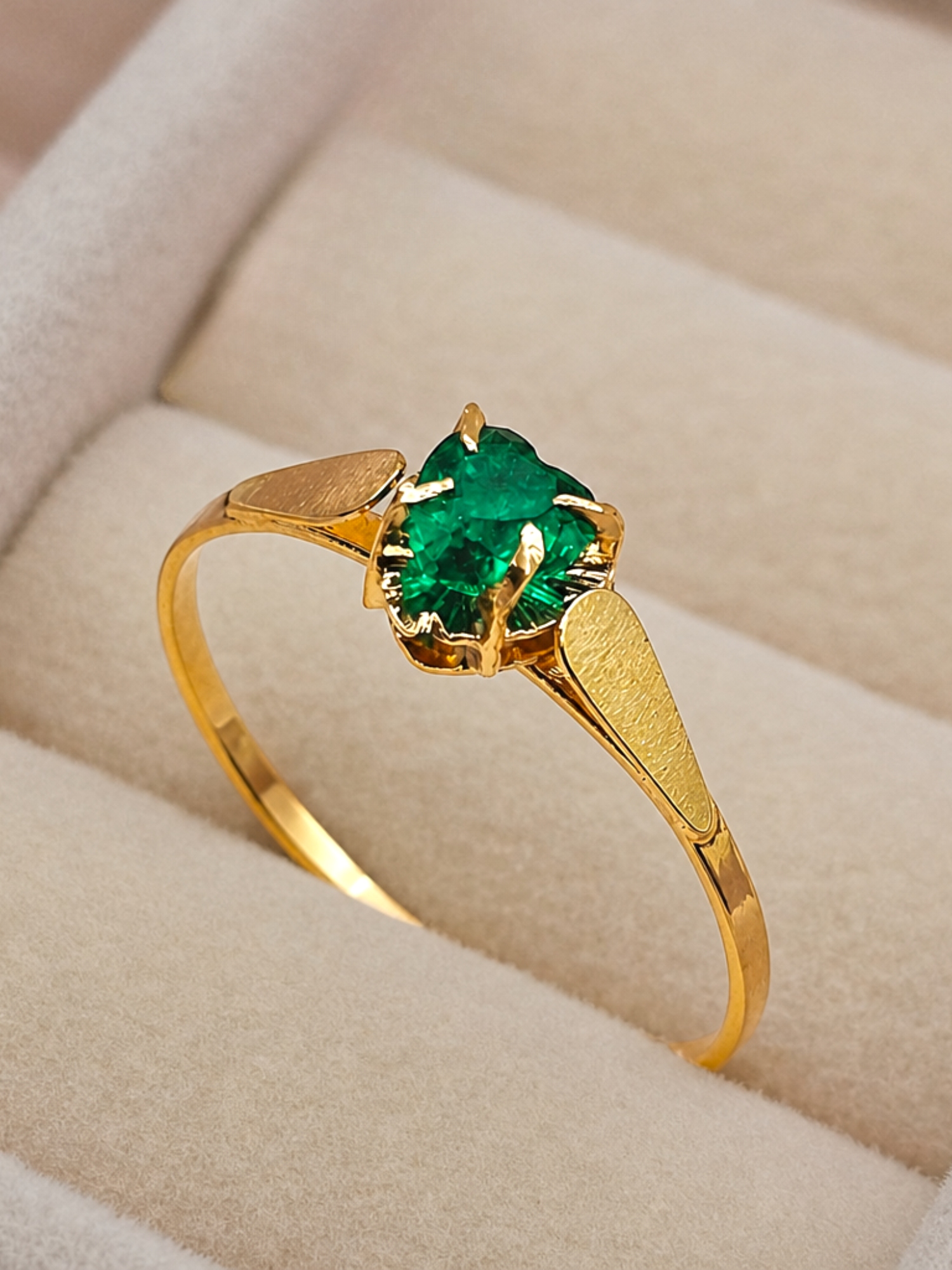 Anillo chatón corazón esmeralda 1.1 grs Oro 18k 4