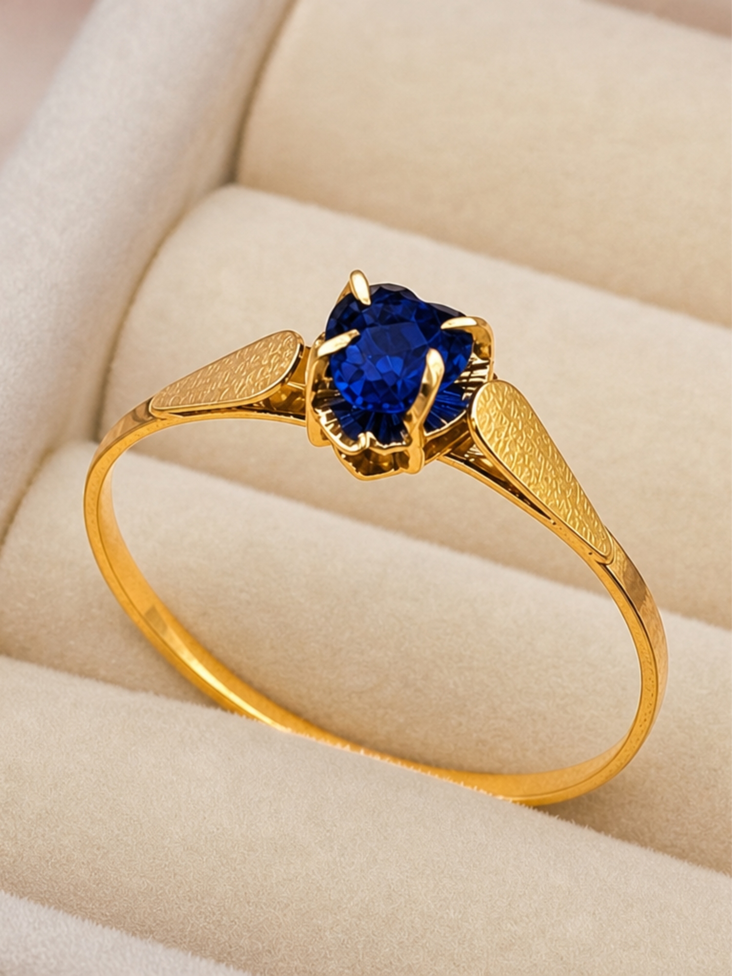 Anillo chatón corazón zafiro 1.1 grs Oro 18k 3