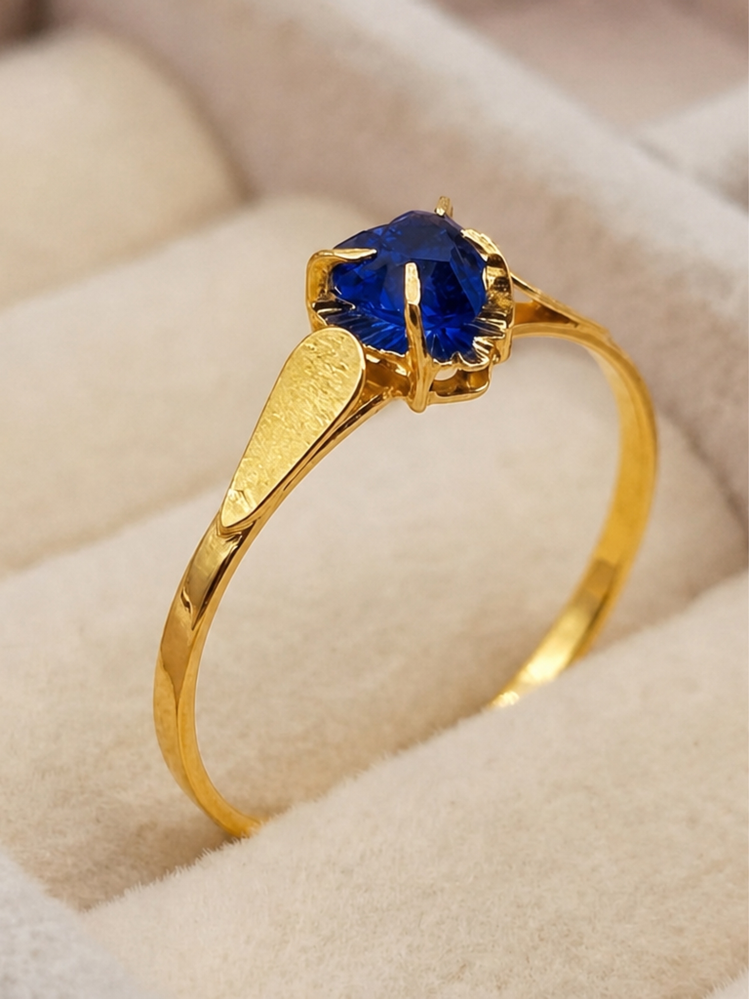 Anillo chatón corazón zafiro 1.1 grs Oro 18k 1