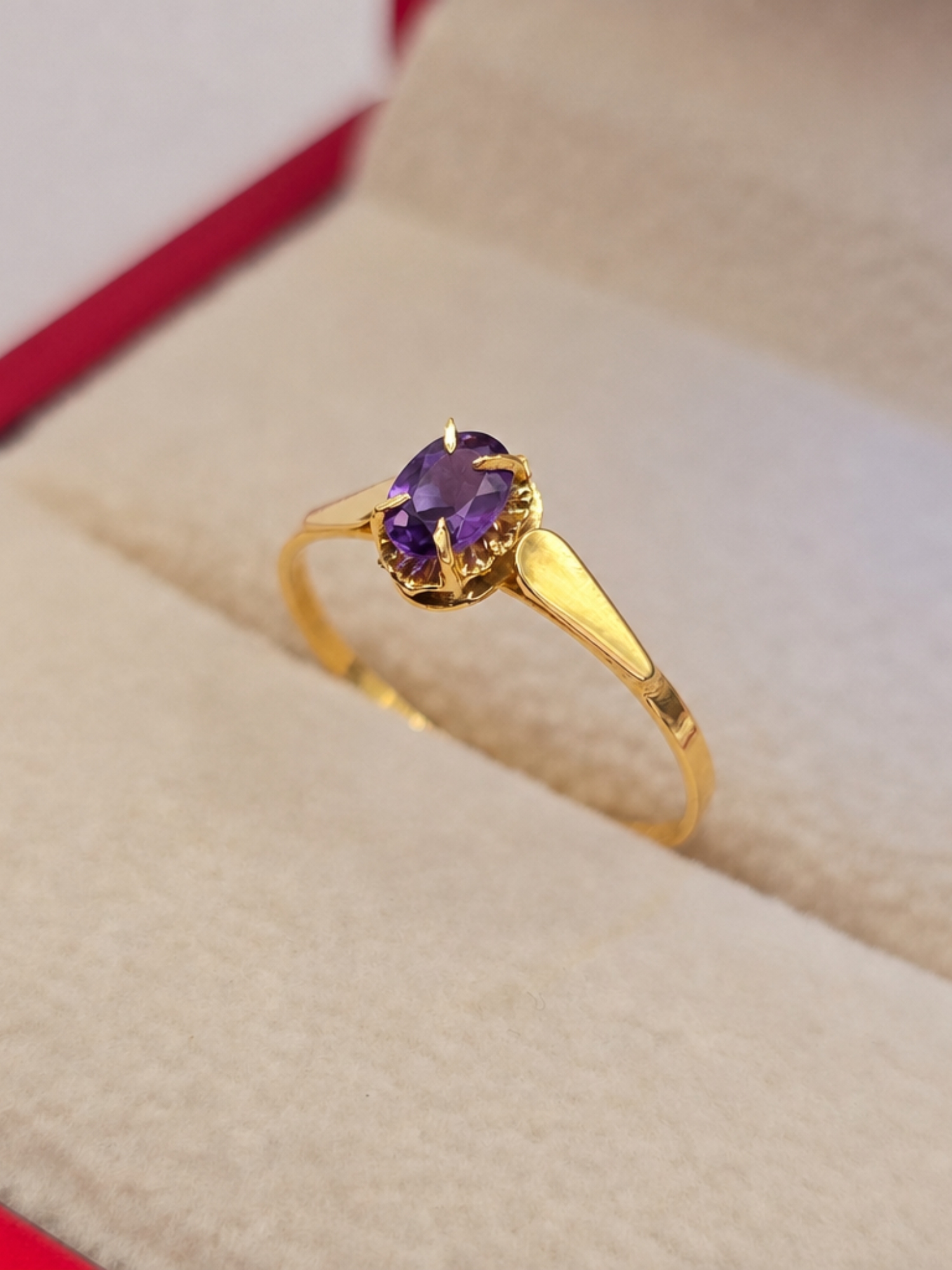 Anillo chatón ovalado amatista 1.1 grs Oro 18k 1