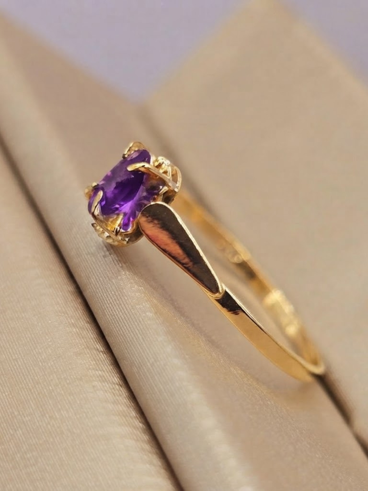 Anillo chatón ovalado amatista 1.1 grs Oro 18k 2
