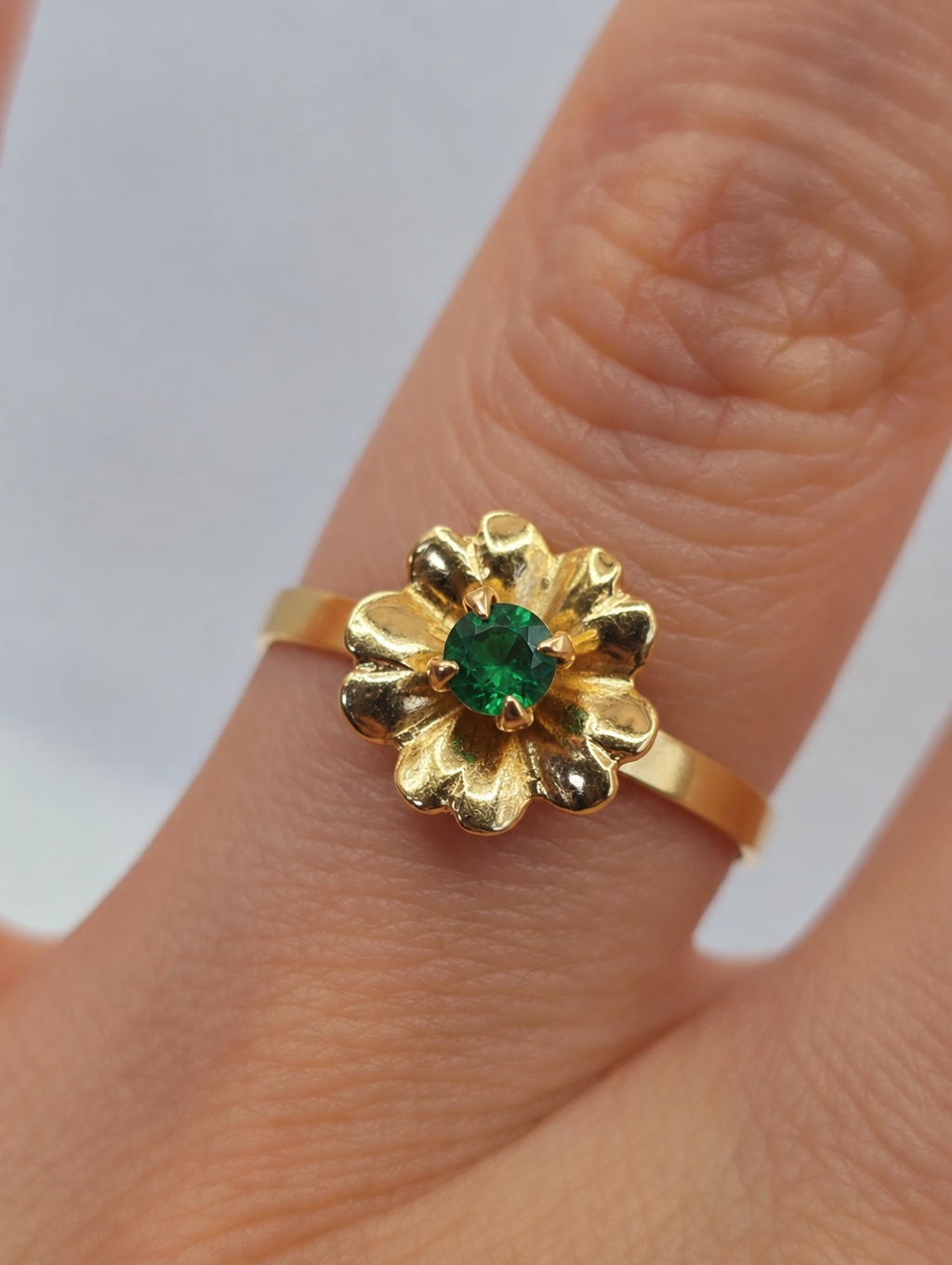 Anillo flor esmeralda 1.5 grs Oro 18k 2