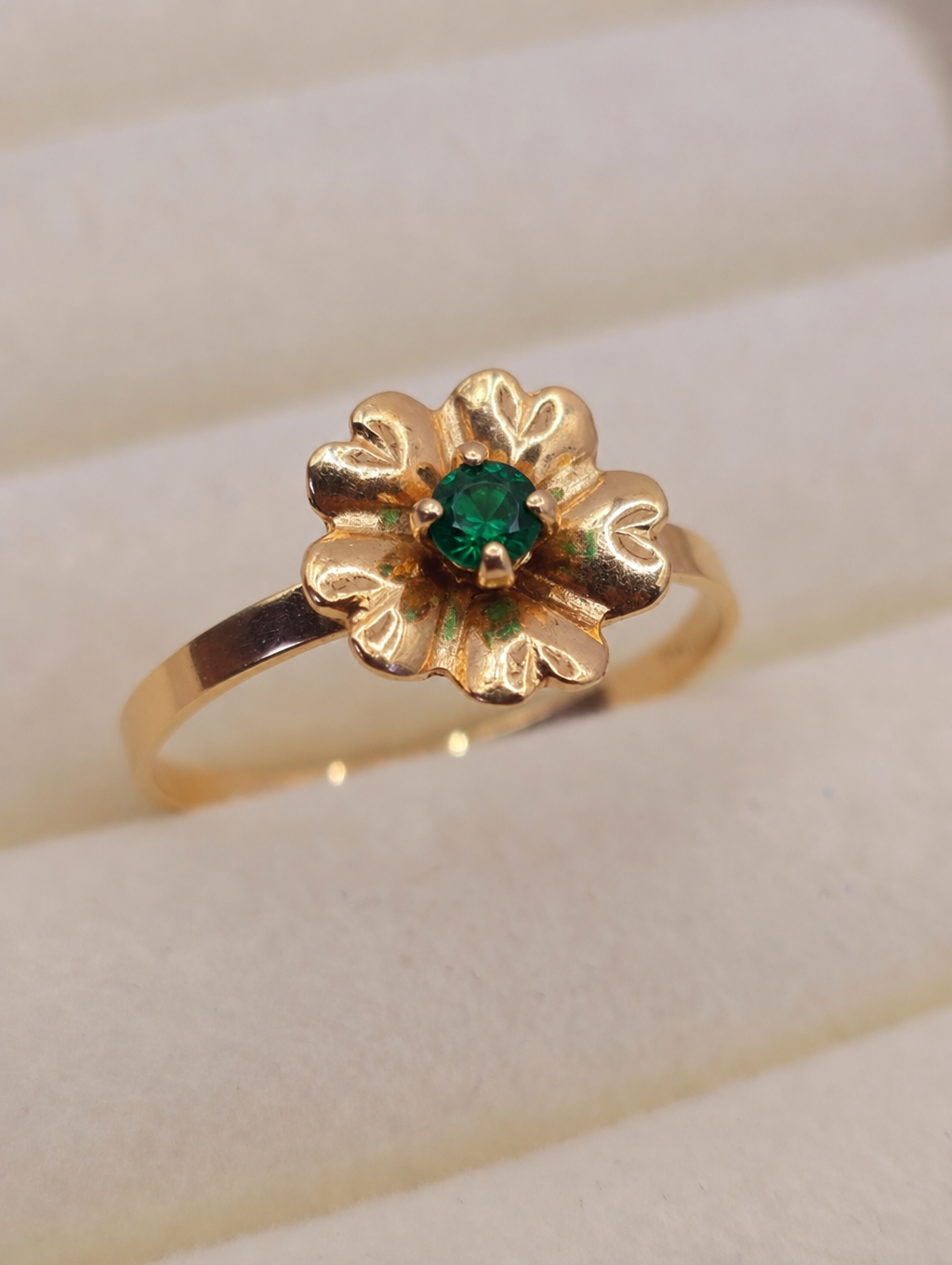 Anillo flor esmeralda 1.5 grs Oro 18k 3