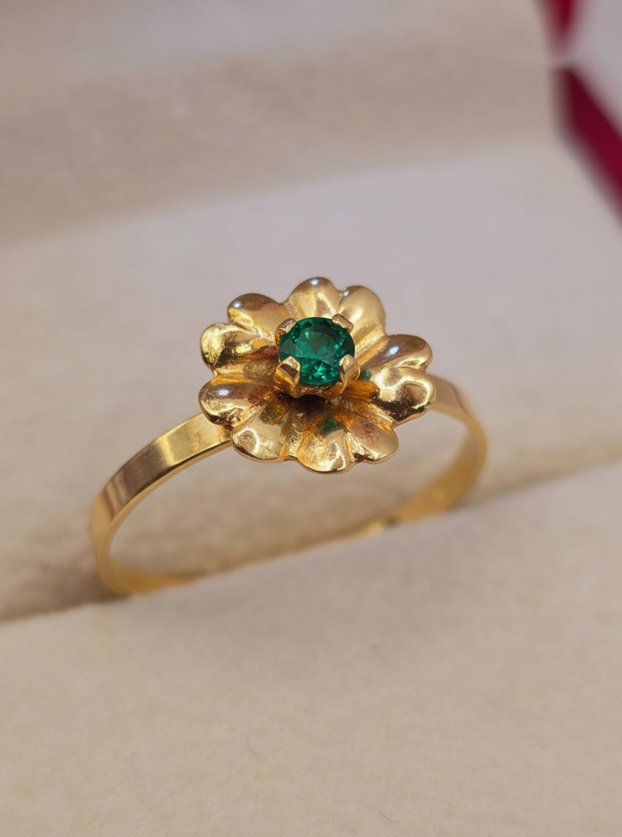 Anillo flor esmeralda 1.5 grs Oro 18k 4