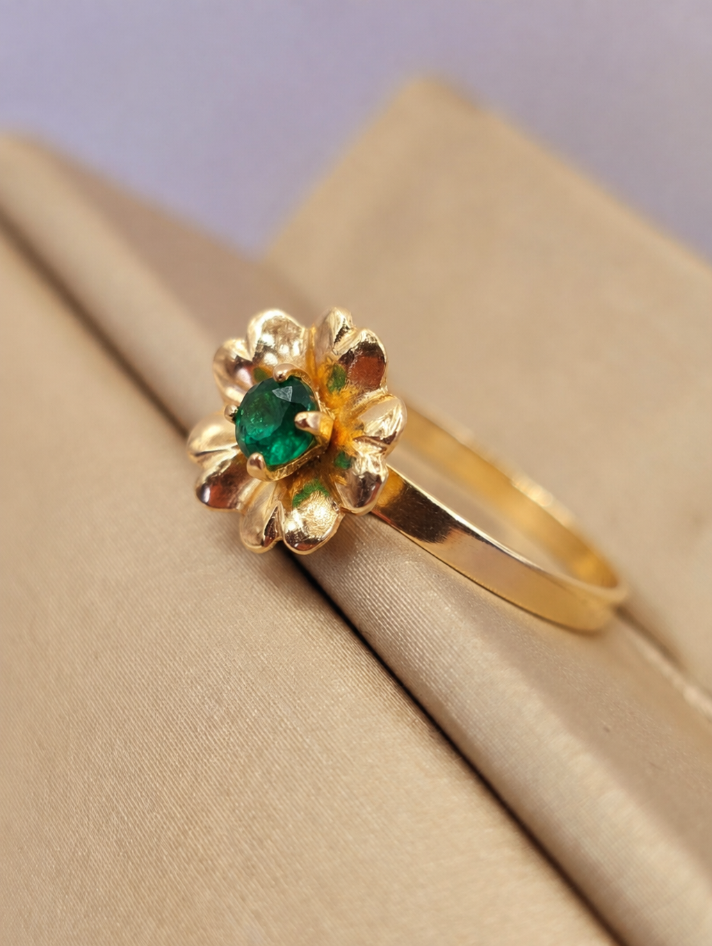Anillo flor esmeralda 1.5 grs Oro 18k 5