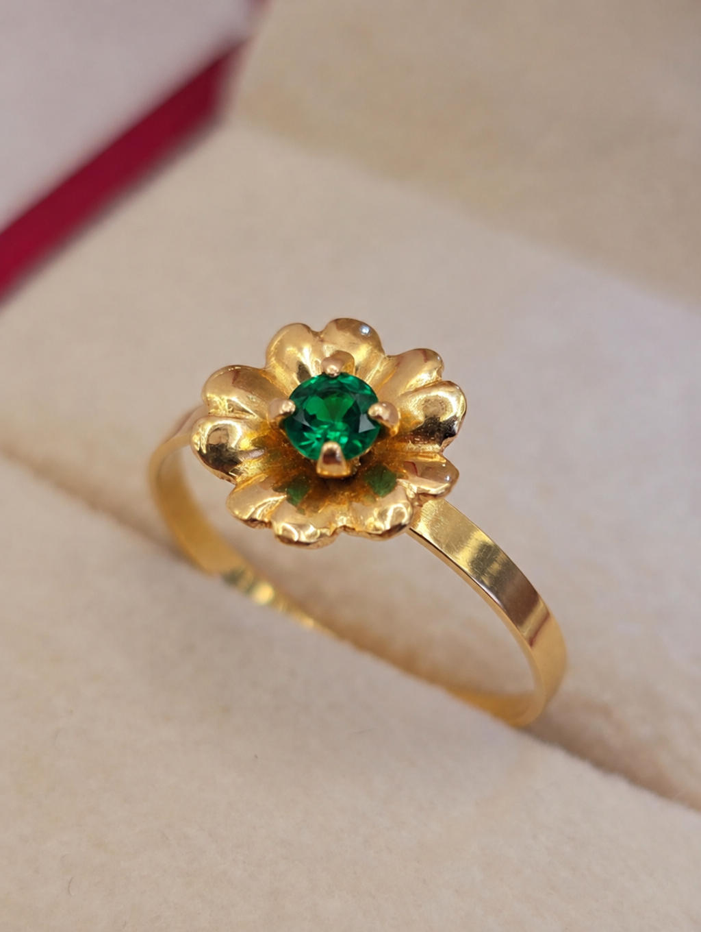 Anillo flor esmeralda 1.5 grs Oro 18k 6