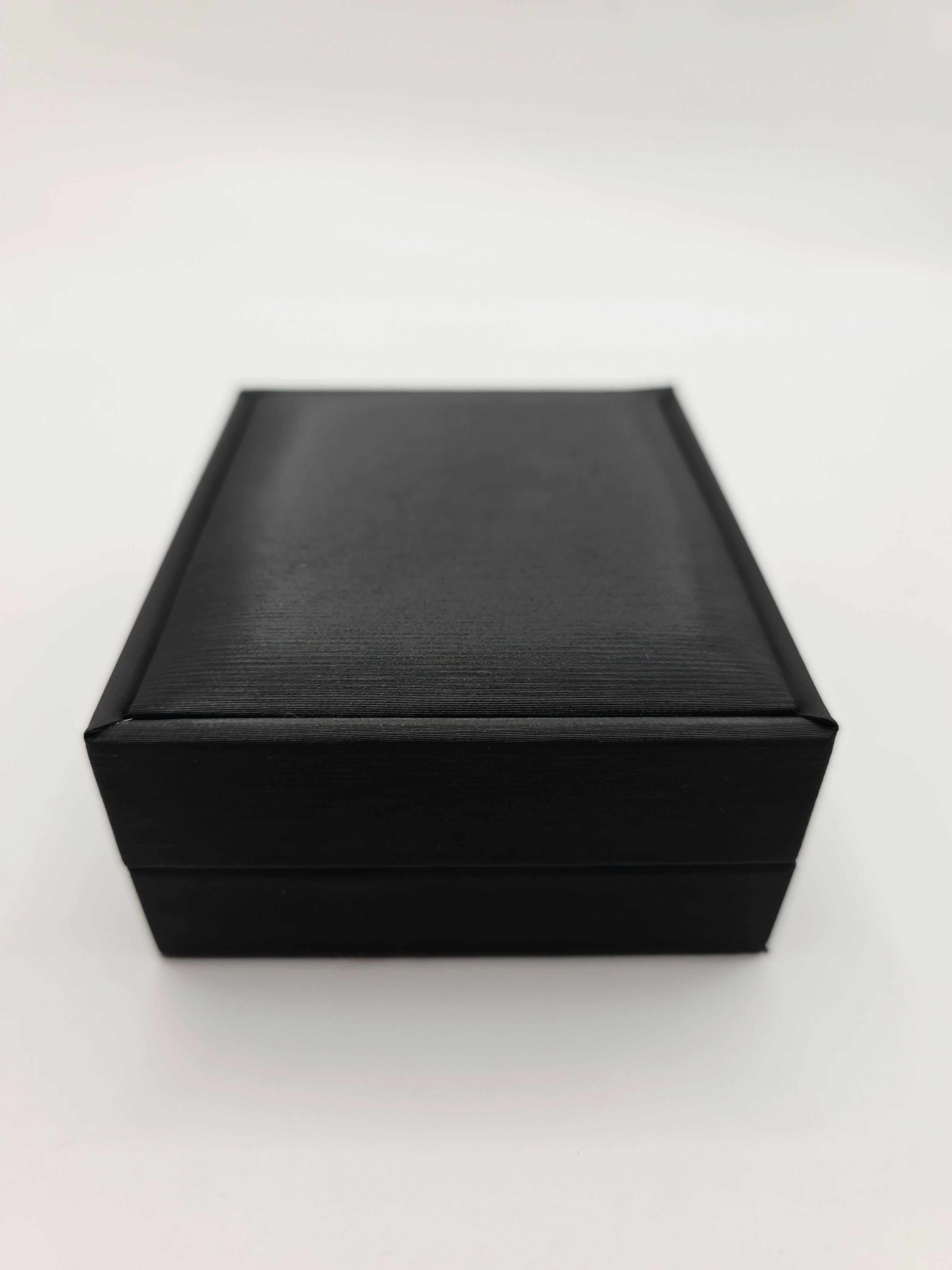 Caja de cadenas negra 2