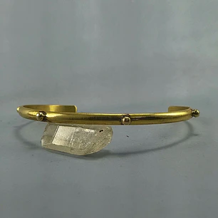 Pulsera de Bronce Artesanal con Esferas | Hecha a Mano en Valparaíso