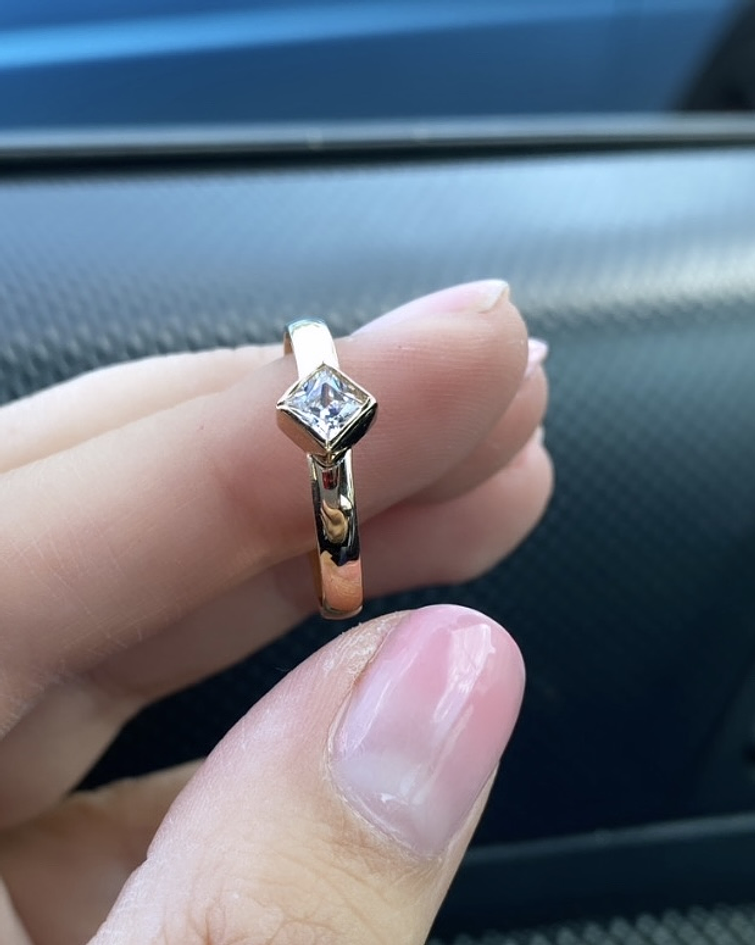 Anillo circón cuadrado cod 779 - E