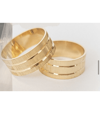 Argollas modelo mil rayas dos cortes 💛 8mm COD 025