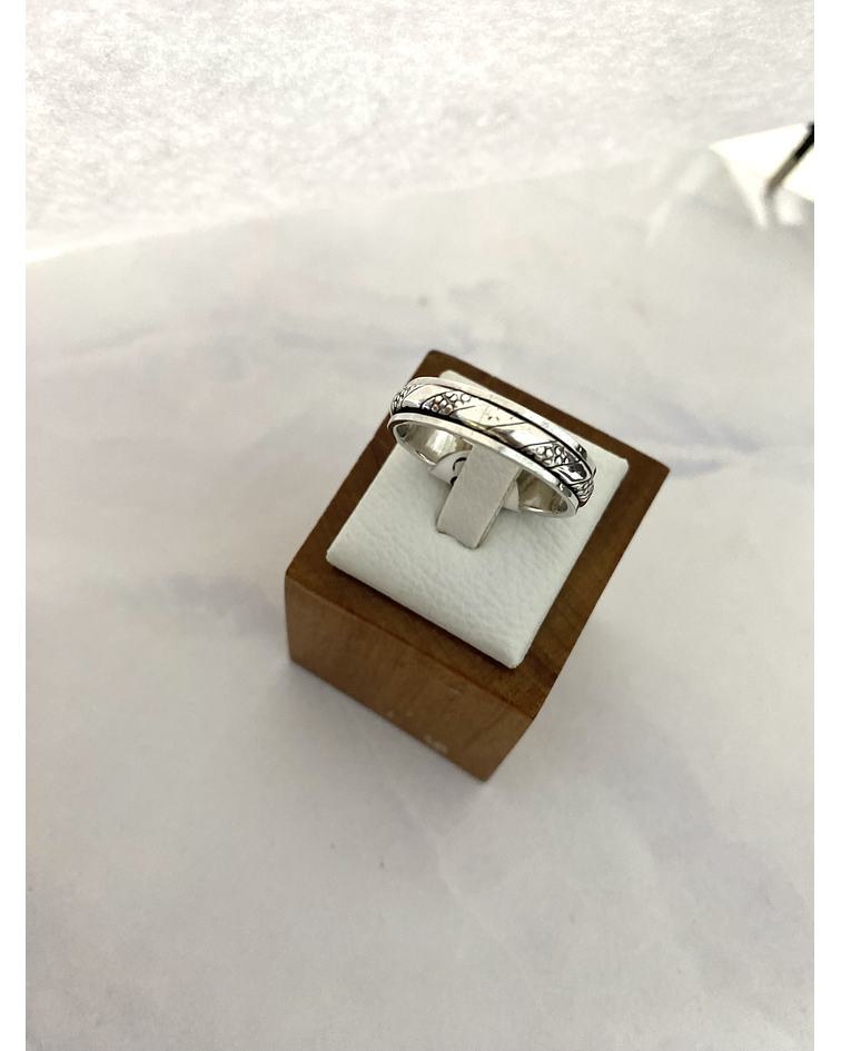 Anillo antiestrés modelo de hombre ✨ líneas