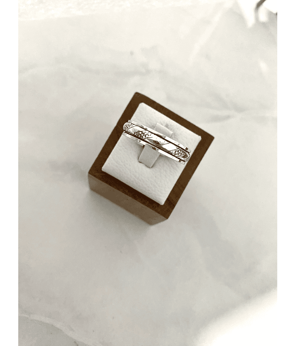 Anillo antiestrés modelo de hombre ✨ líneas