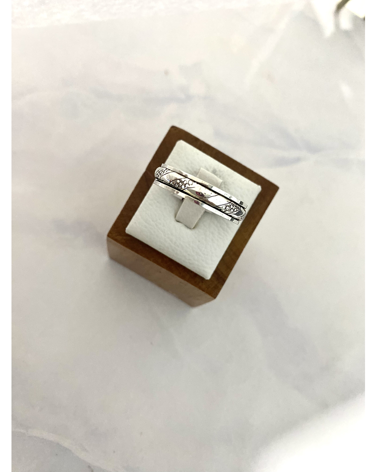 Anillo antiestrés modelo de hombre ✨ líneas