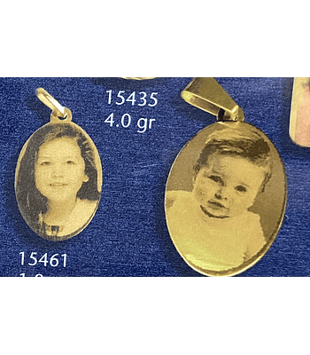 Colgante Ovalado oro 18k con fotograbado 