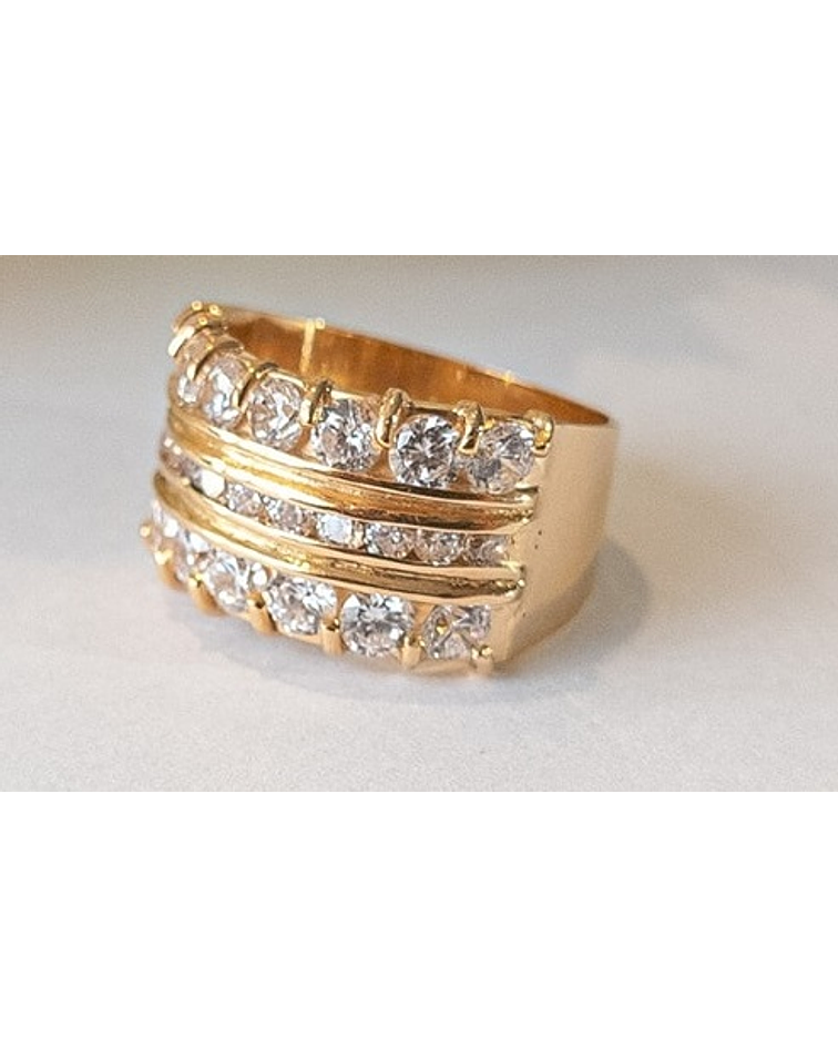 Anillo Clásico con Piedras