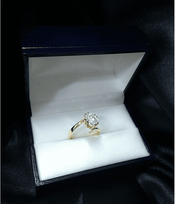 Anillo circón cuadrado