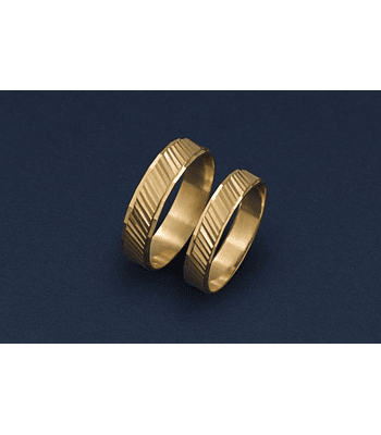 Argolla de oro, modelo facetado plano de 5mm ✨✨✨