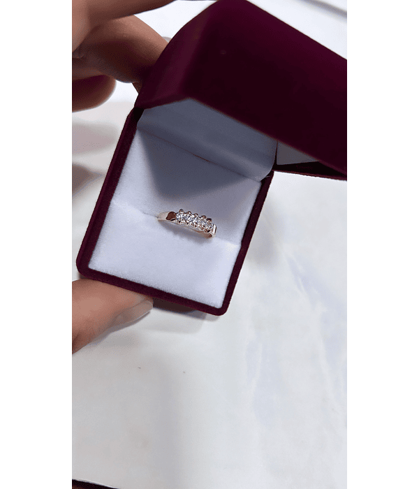 Anillo modelo cinco circones 🌟