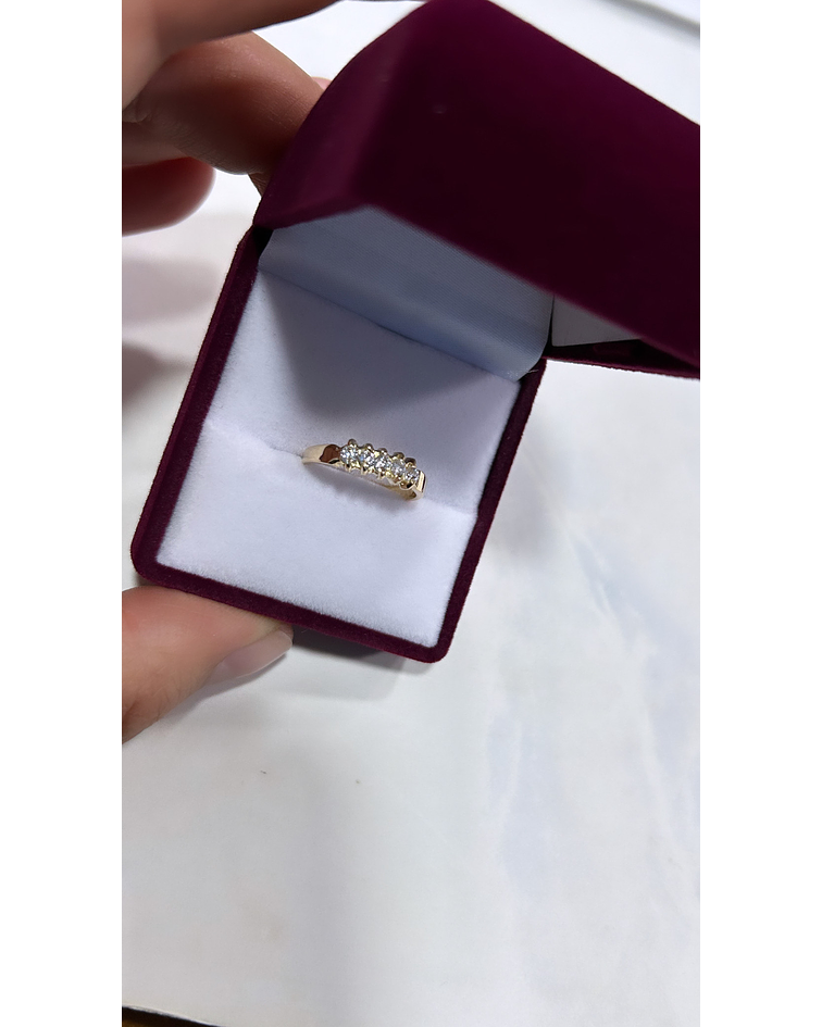 Anillo modelo cinco circones 🌟