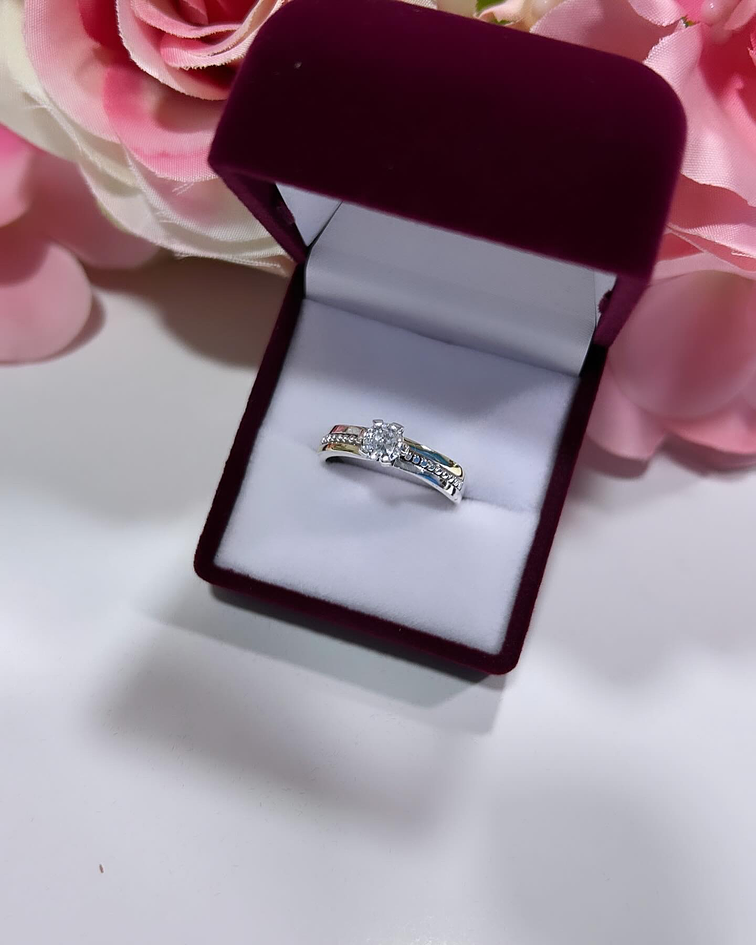 Solitario camino en circón 