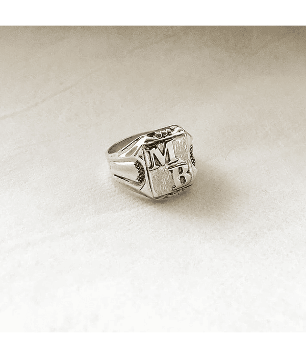 Anillo sello con dos letras 