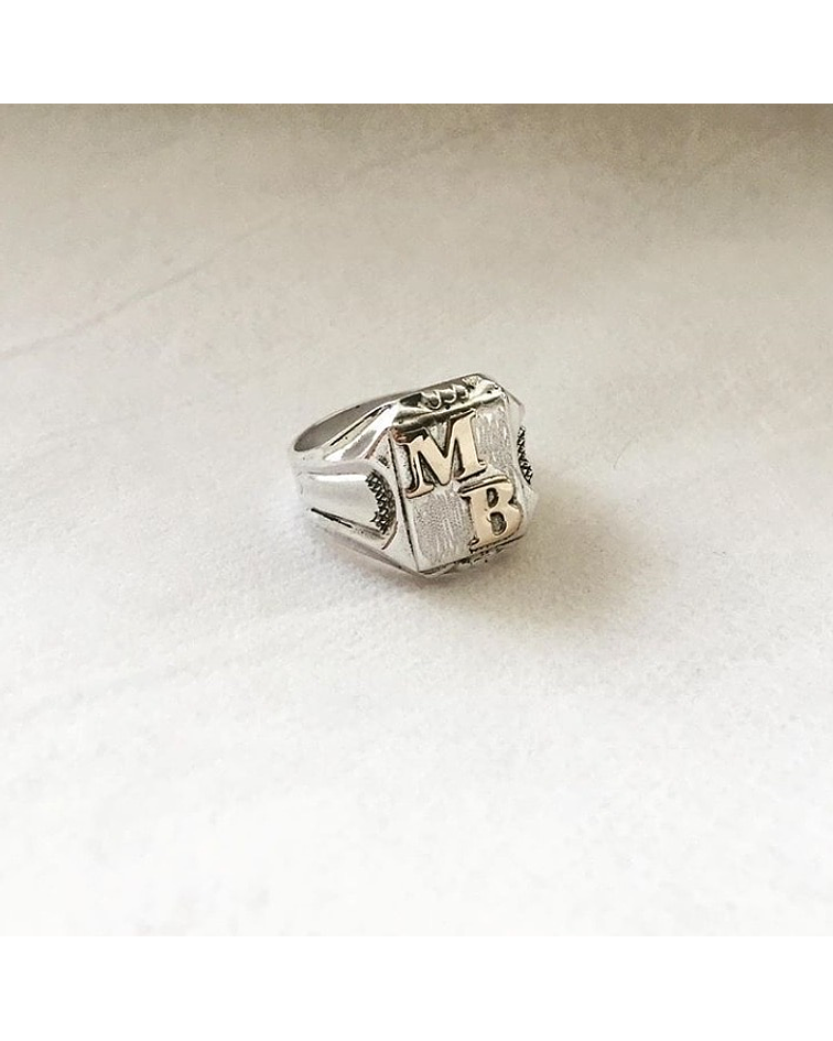 Anillo sello con dos letras 