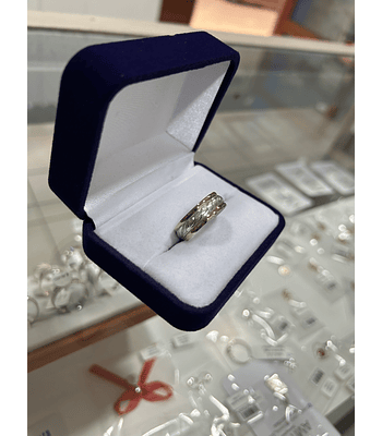 Anillo con diseño plata y dorado 