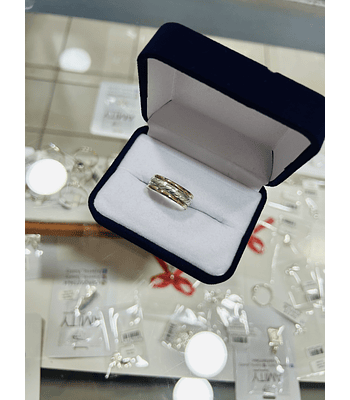 Anillo con diseño plata y dorado 