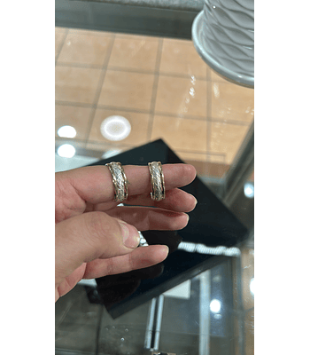 Anillo con diseño plata y dorado 