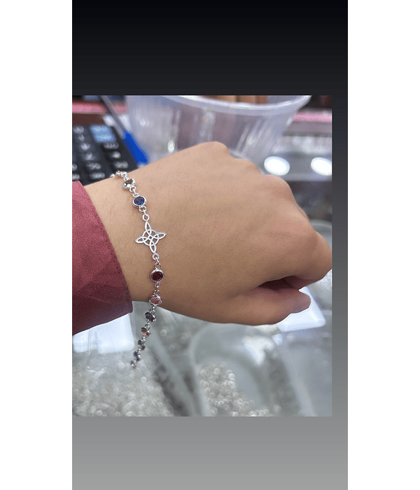 Pulsera nudo bruja con circones de colores