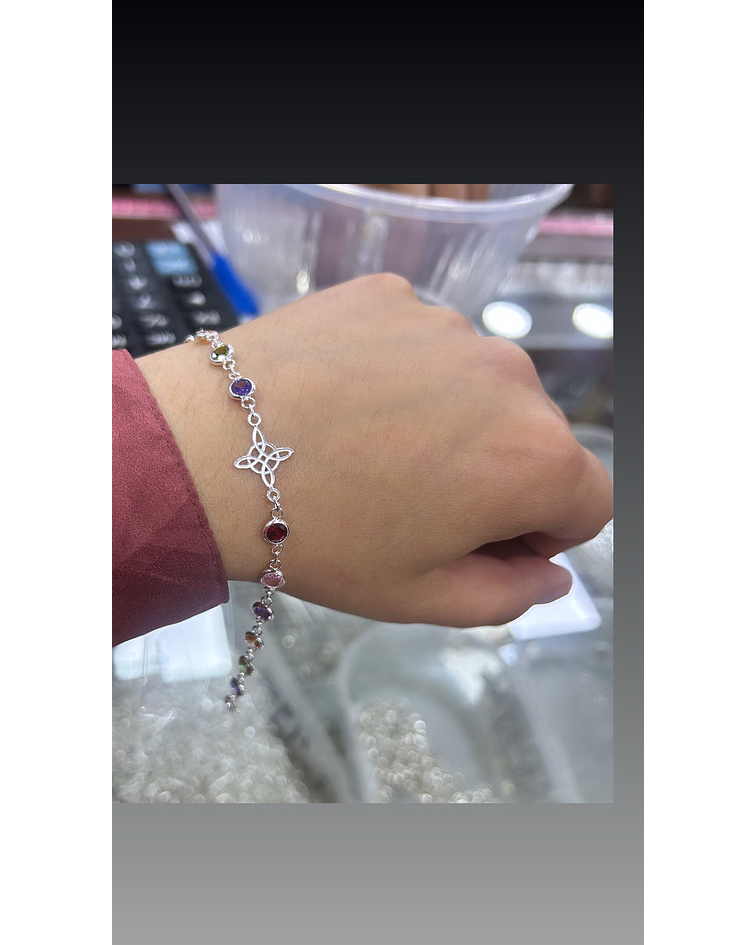 Pulsera nudo bruja con circones de colores