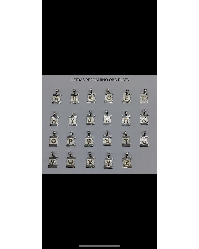 Colgante pergamino letra plata/oro 