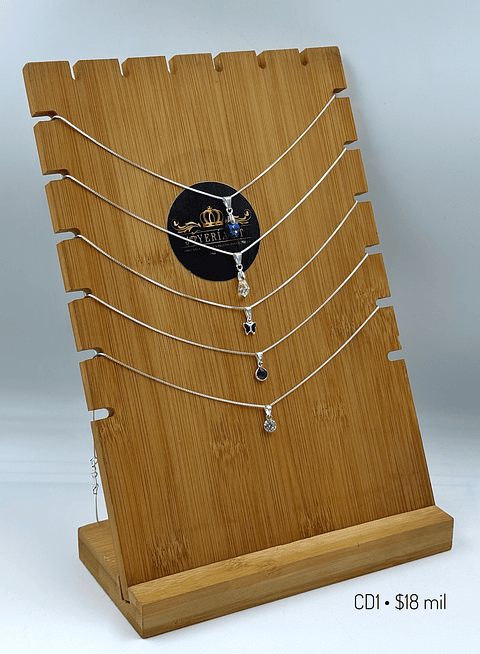 Lote CD1 • Cadena con dijes 