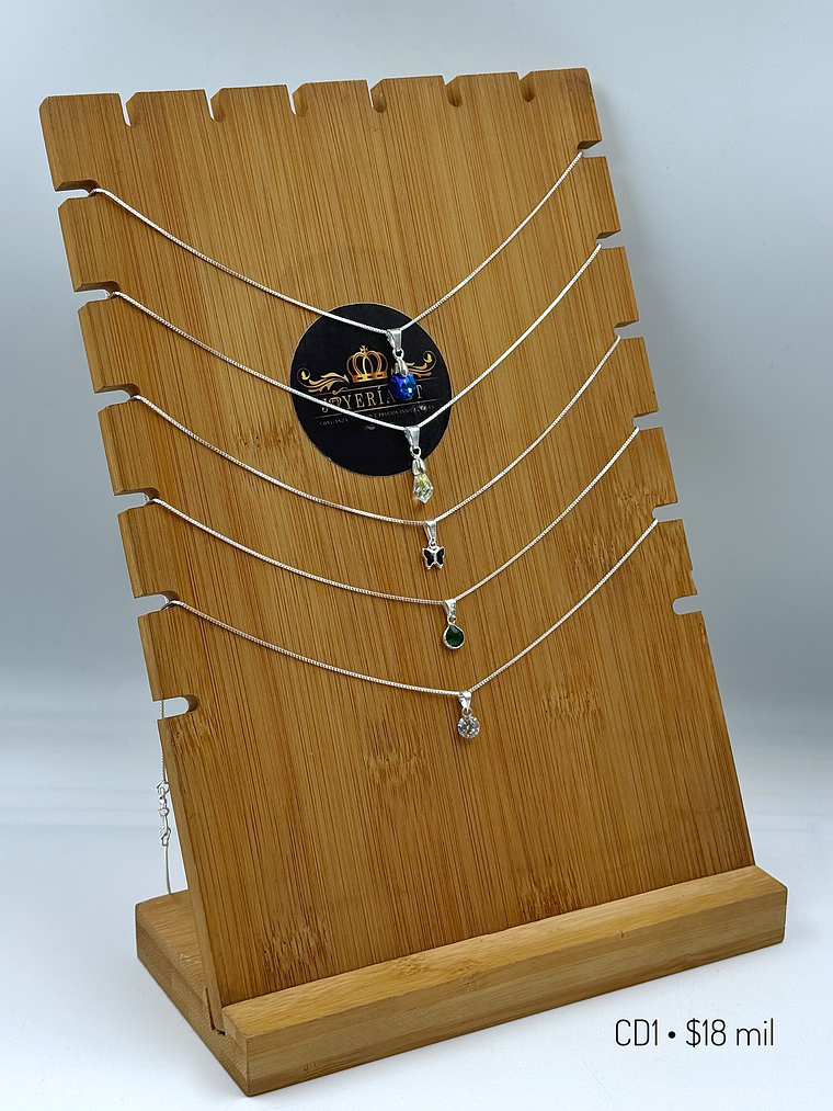 Lote CD1 • Cadena con dijes  1