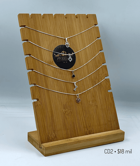 Lote CD2 • Cadenas con dijes