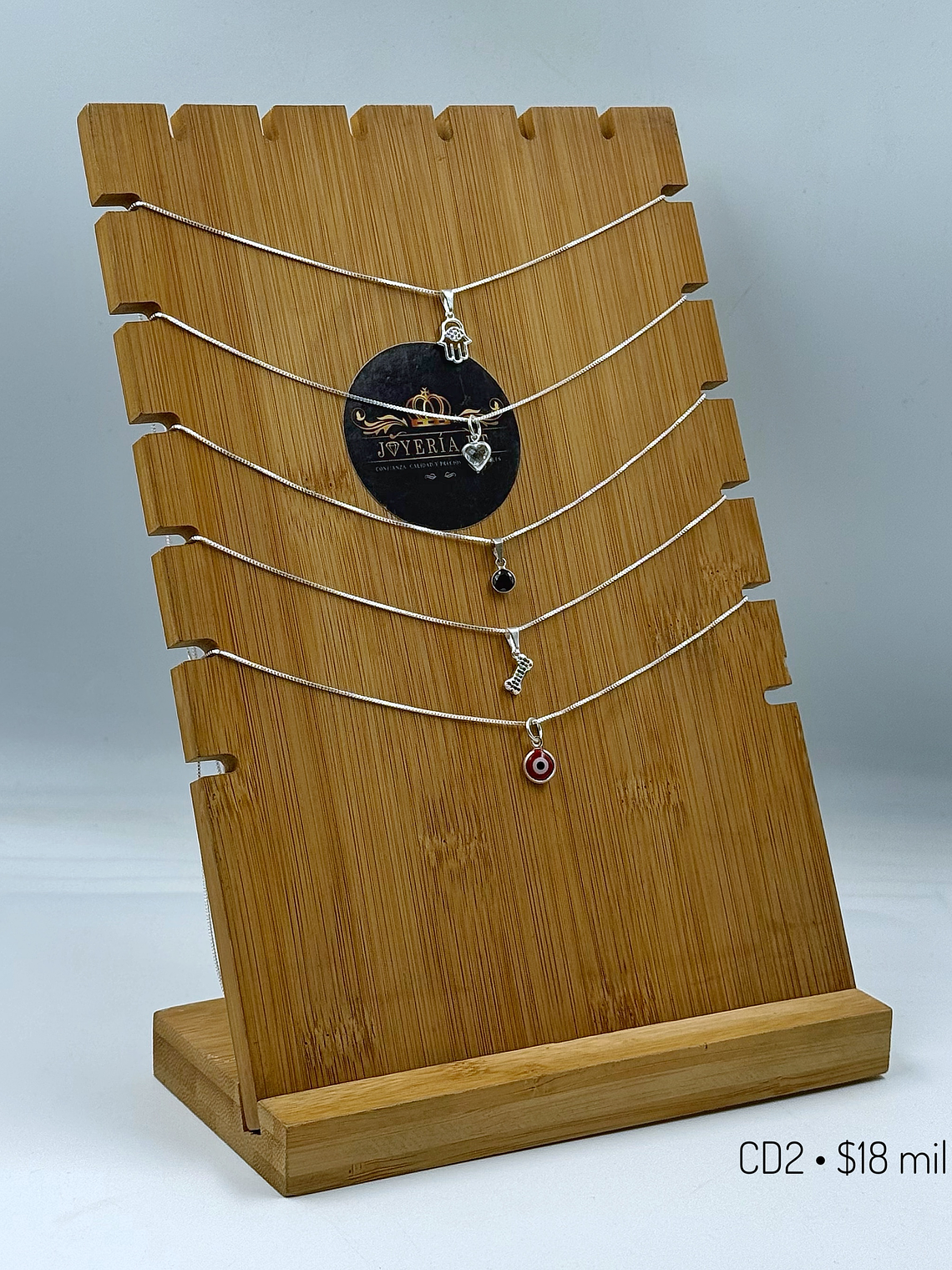 Lote CD2 • Cadenas con dijes 1