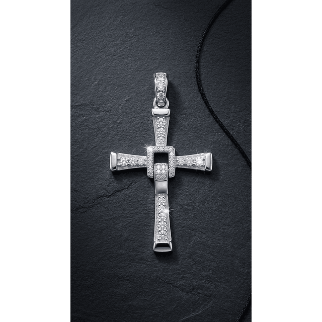 Colgante Cruz Estilo Toretto con Piedras Blancas 4