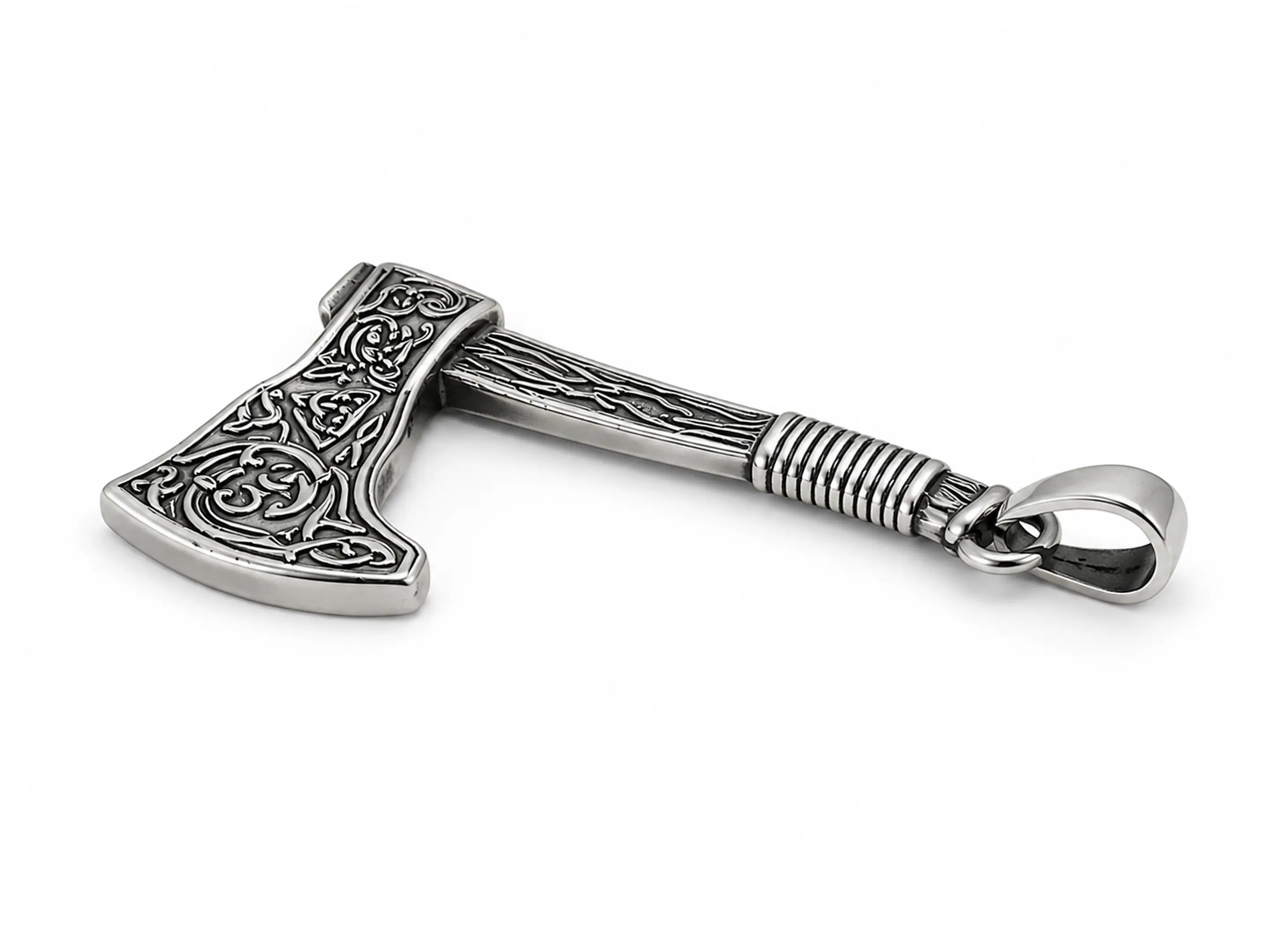 Dije Hacha Nórdica Ornamentada 2