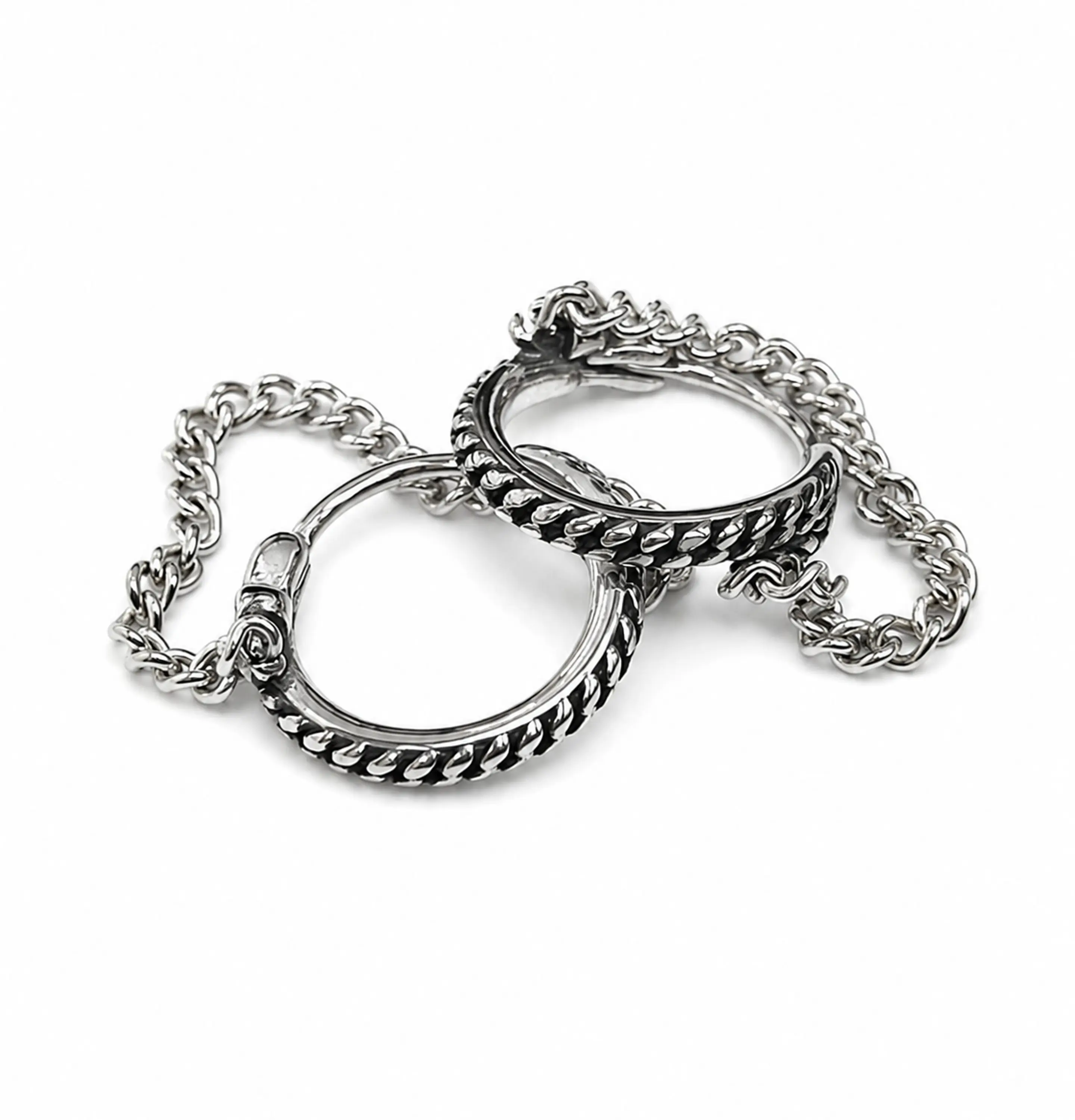 Aretes Huggie con Cadena 1