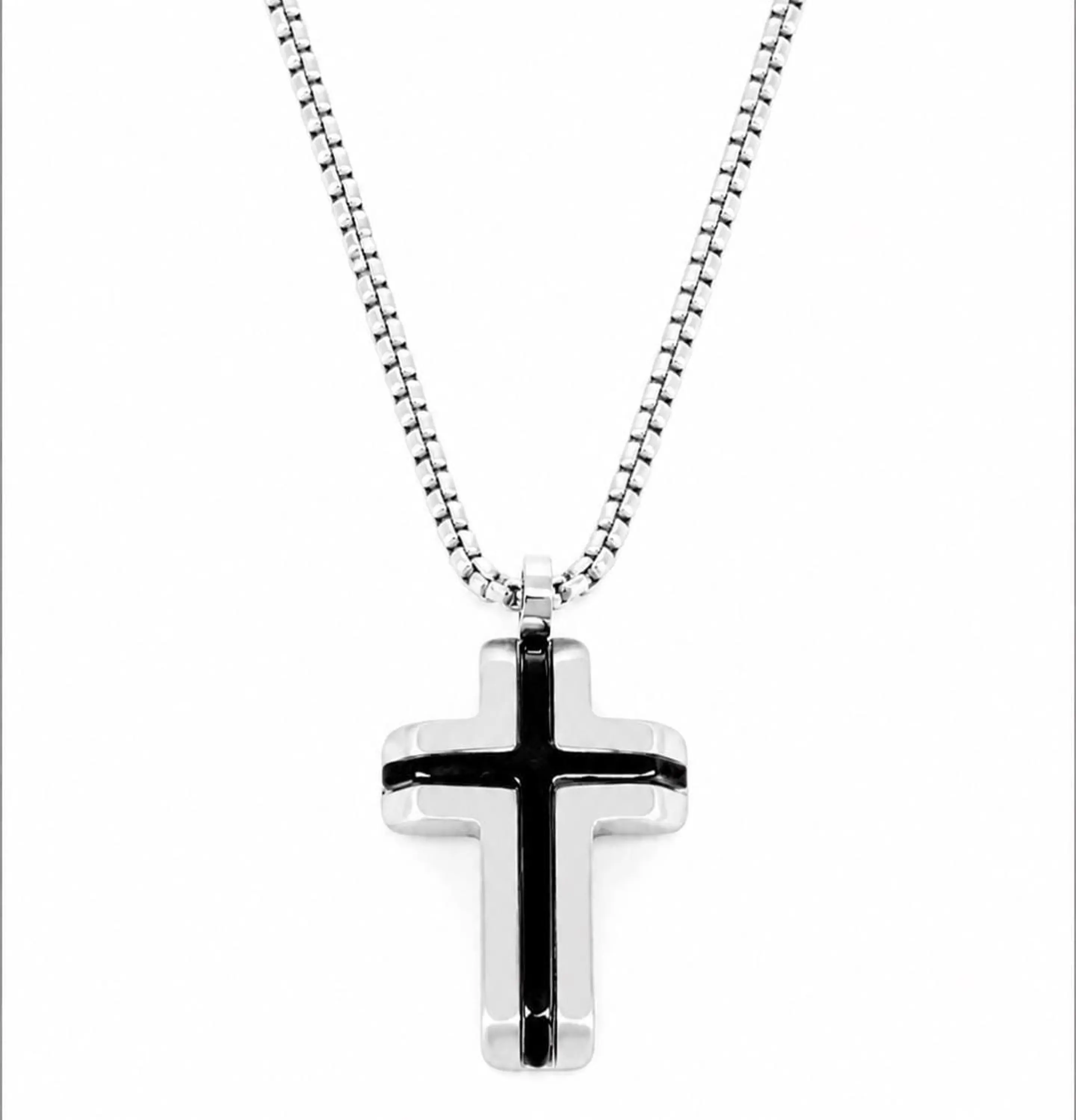 Collar Cruz Negro Elegante 1