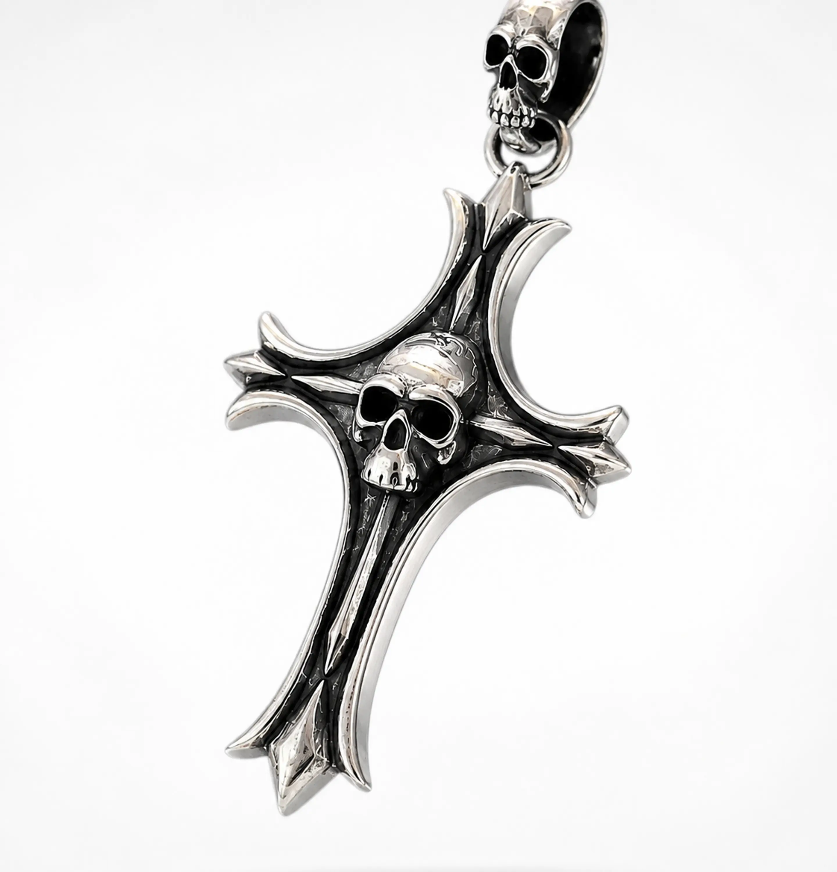 Dije Cruz Gótica Skull 3