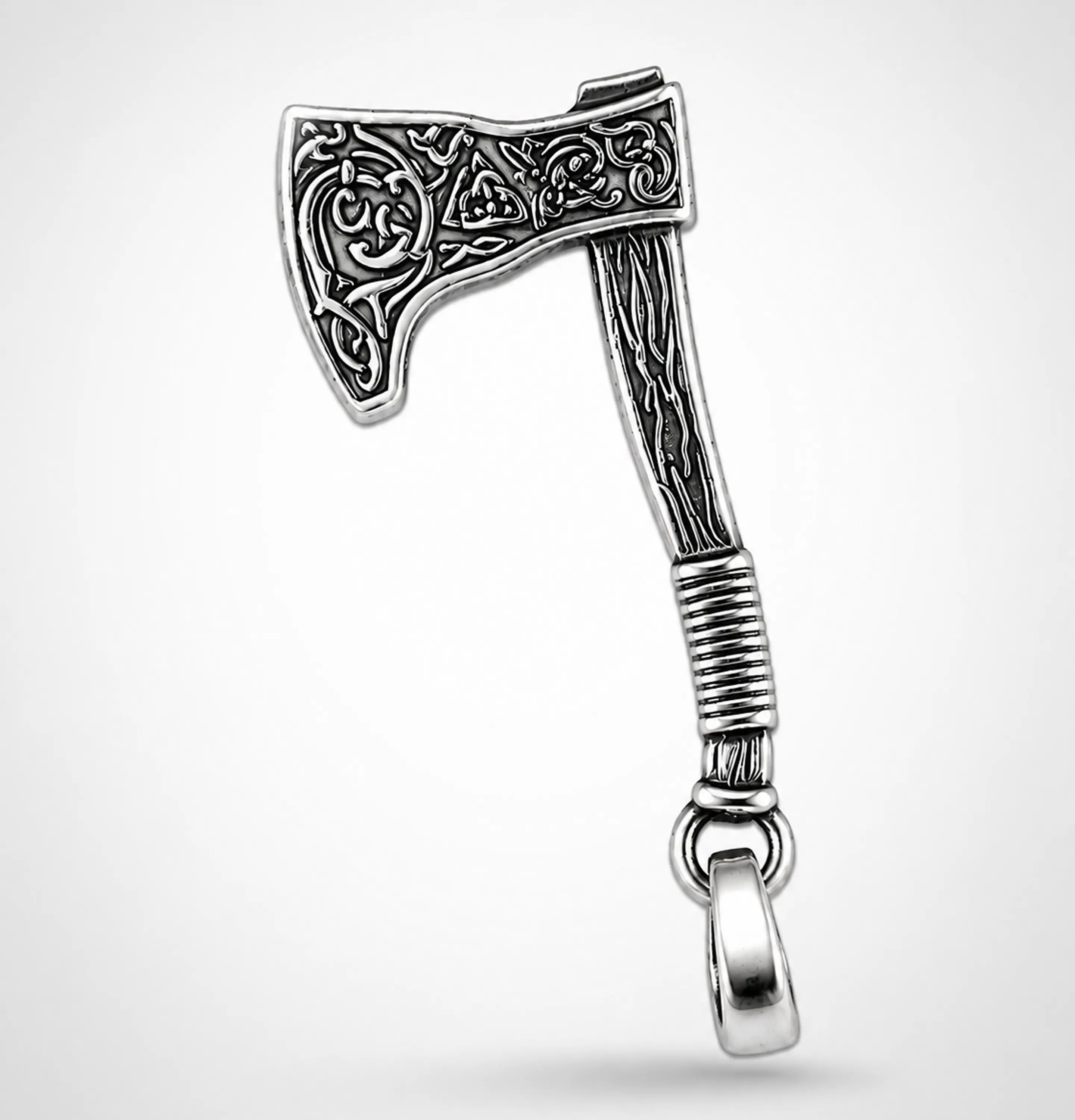 Dije Hacha Nórdica Ornamentada 1