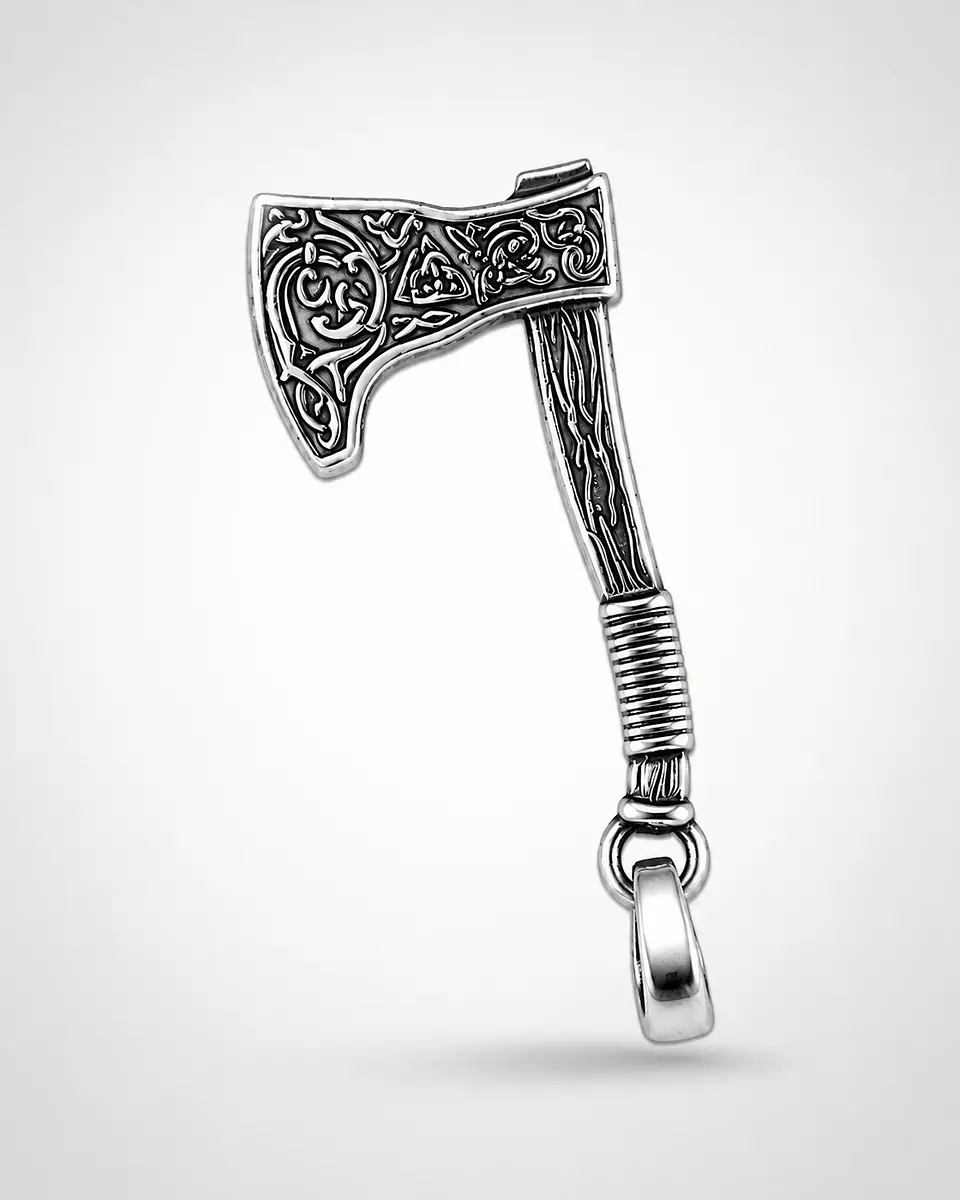 Dije Hacha Nórdica Ornamentada 1
