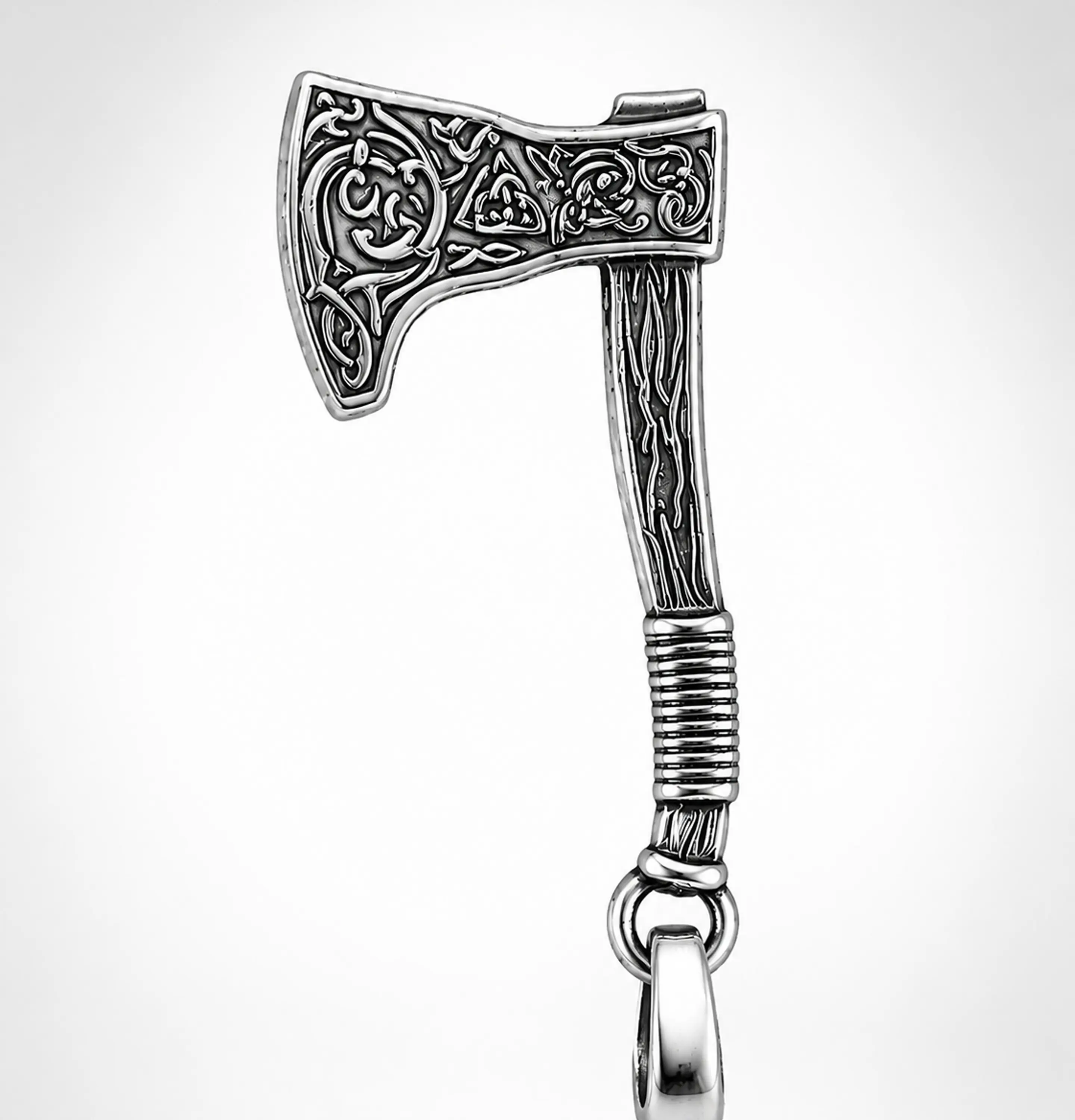 Dije Hacha Nórdica Ornamentada 4