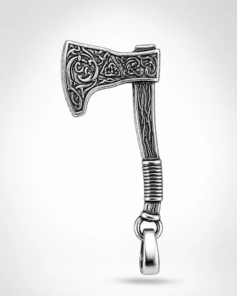 Dije Hacha Nórdica Ornamentada 4