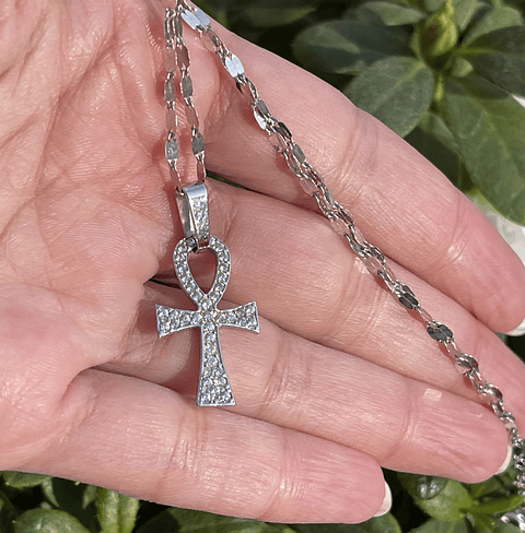 Colgante Cruz con brillantes en Oro Blanco 18K