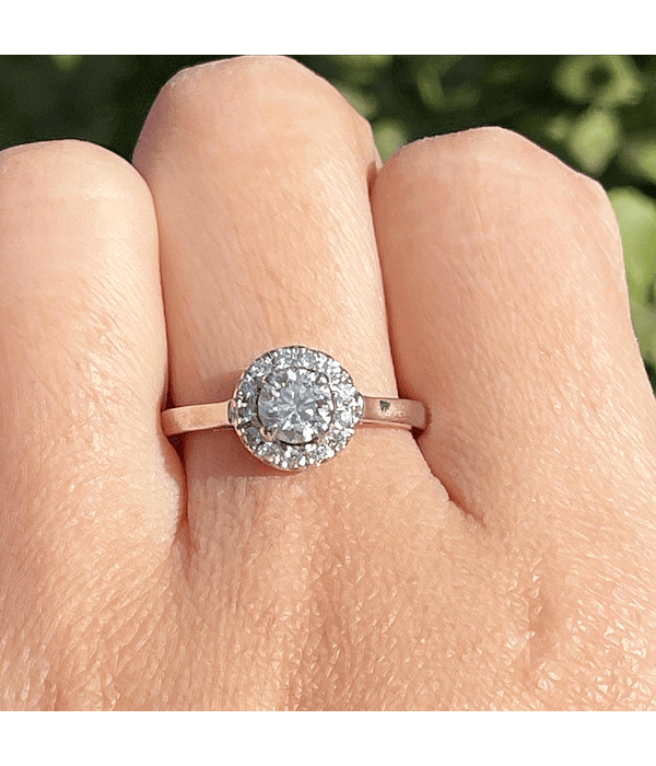 Anillo Solitario 73 puntos Halo de Brillantes Redondo Oro Blanco 18kl